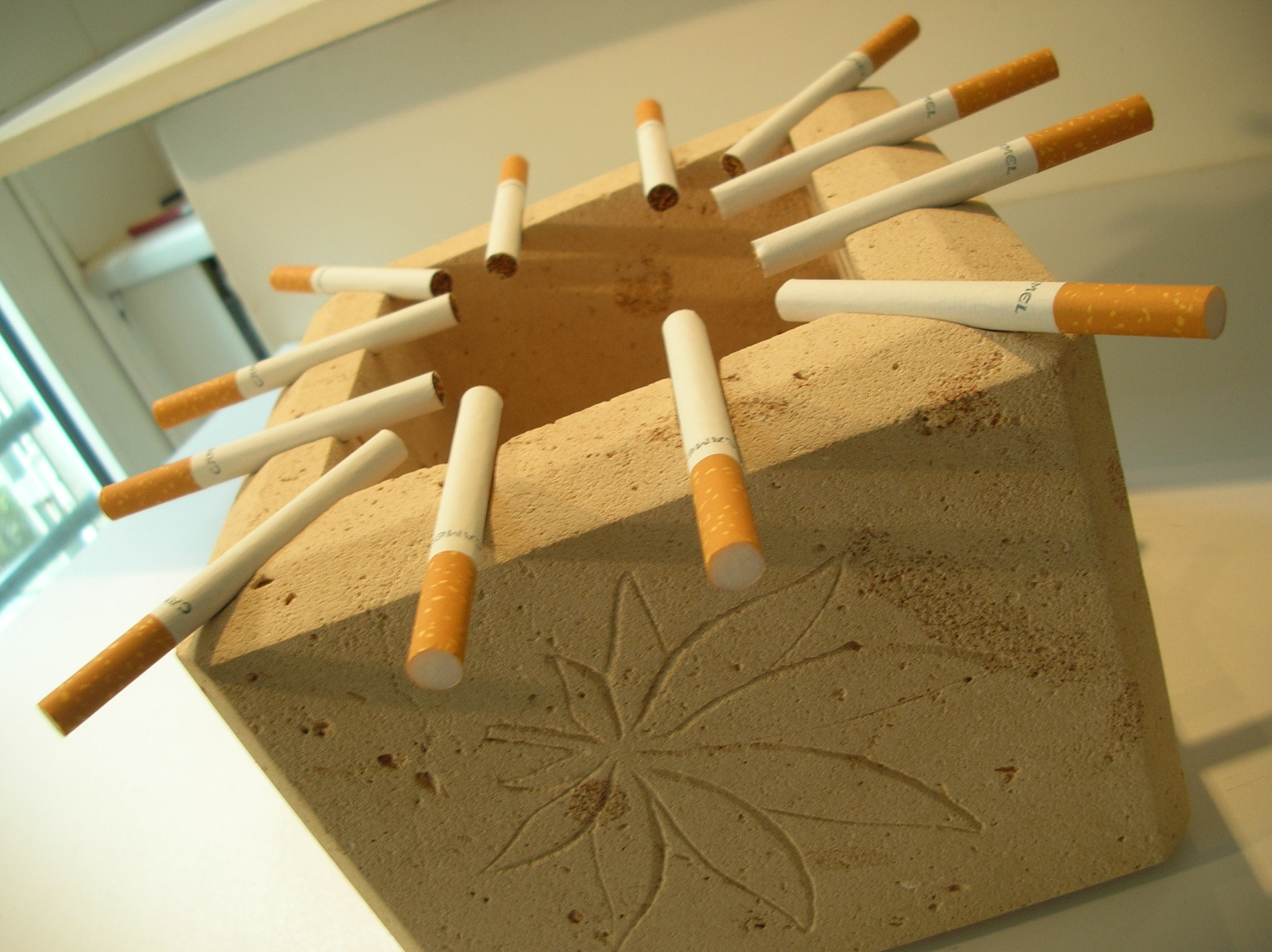 Face de derri�re, feuille de cannabis grav�e